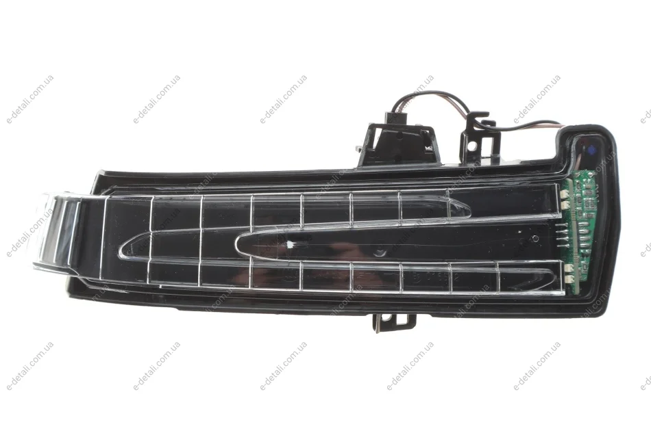 Повторитель поворота на зеркало MB C-class (W204)/E-class (W212) 09-16 (R) Adler A1569069400 (фото 1)