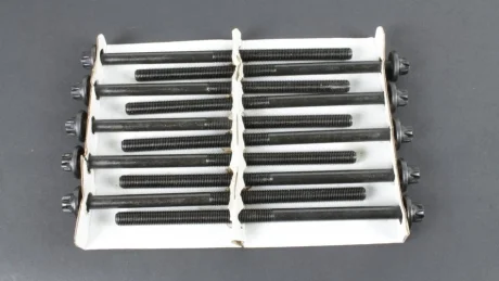 Комплект болтів з головкою системи TORX з чорного металу AJUSA 81044400
