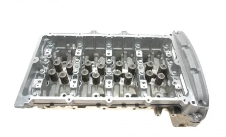 Головка блоку циліндрів (з клапанами) Ford Transit/Peugeot Boxer 2.2TDCi/HDi 11- EURO5 AMC 908757