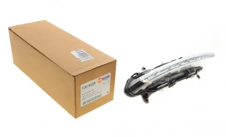 Фара дневного ходового света MB C-class (W204)/S-class (W221) 05-14 (R) AUTOTECHTEILE 130 8225