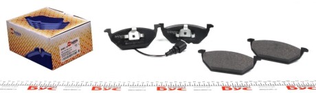 Гальмівні колодки пер. VW Caddy 03- (з датчиком) AUTOTECHTEILE 369 8019