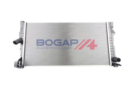 Радіатор охолодження двигуна BOGAP B4210123