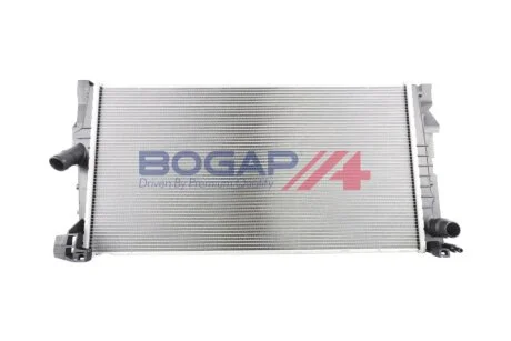 Радіатор охолодження двигуна BOGAP B4210123