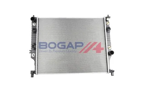 Радіатор охолодження двигуна BOGAP C4210111