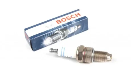 Свеча зажигания VW T4 2.0/2.5i 90-03 BOSCH 0 242 229 658