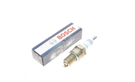 Свічка запалювання VW Caddy/Golf/Passat 1.6 -92/Audi 80/100 1.3-1.8 -87/Chevrolet Aveo 1.2 04-08 BOSCH 0 242 229 687