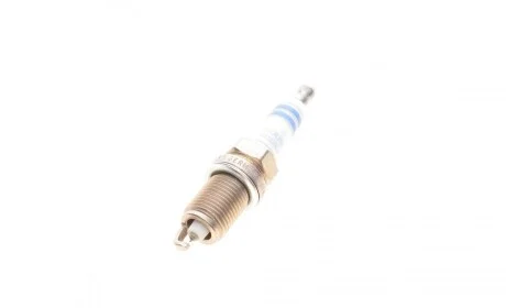 Свічка запалювання Hyundai Elantra 2.0 06-11 BOSCH 0 242 230 531