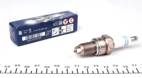 Свеча зажигания VW Caddy II 1.4/1.6i 95-04 BOSCH 0 242 235 664