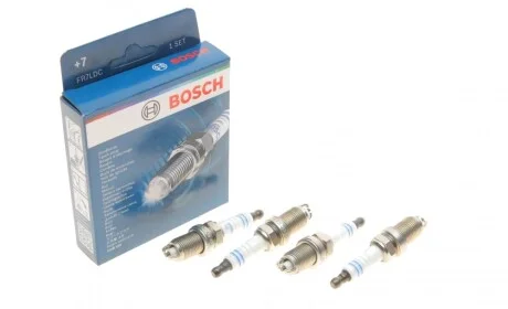 Свічка запалювання Renault Kangoo/Logan 1.2-1.6 97-/Skoda Octavia 1.6-2.0 97-10 (к-кт 4шт.) BOSCH 0 242 235 914