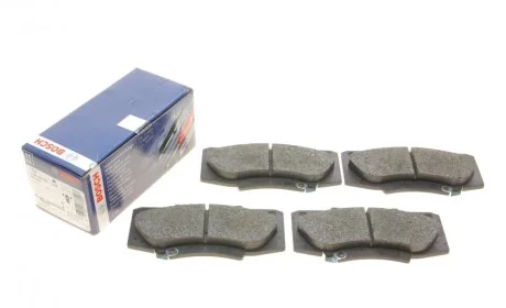 Колодки тормозные (передние) Toyota Hilux 2.5-4.0 d-4d 04- BOSCH 0 986 495 352