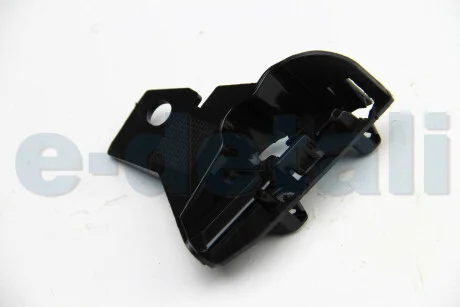Кронштейн рамки радиаторной решетки Sprinter 06- Пр. BSG BSG 60-927-001