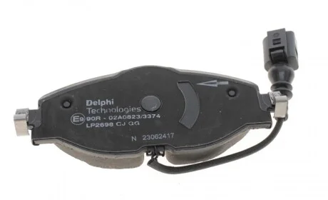 Колодки гальмівні (передні) VW Caddy IV/Golf VII/Passat B8/Skoda Octavia/Seat Leon 12- (з датчиком) Delphi LP2698