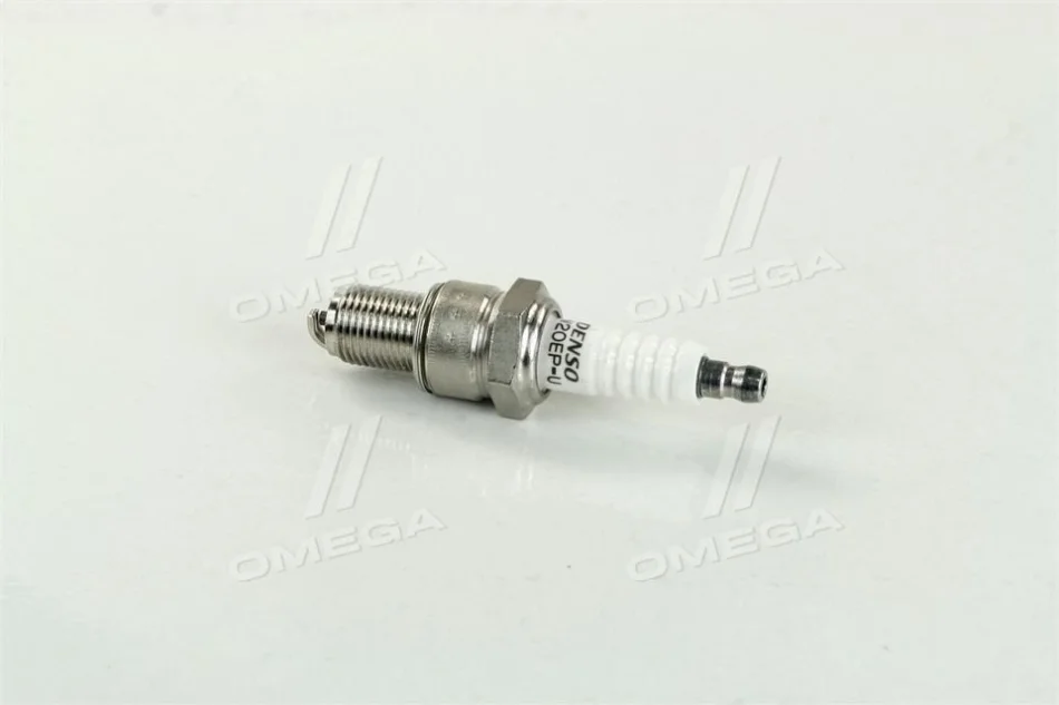Свеча зажигания VW Polo 84-94, Golf II 83-92; AUDI 100 82-91; RENAULT Clio I 90-98, Megane 96-03, 1988-00; MERCEDES-BENZ G-Class W463 90-18, T1 (601) 77-95 DENSO W20EPU#4 (фото 1)