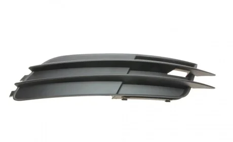 Вставка бампера (под противотуманку) Audi A6 10-18 (R) DPA 88071821302