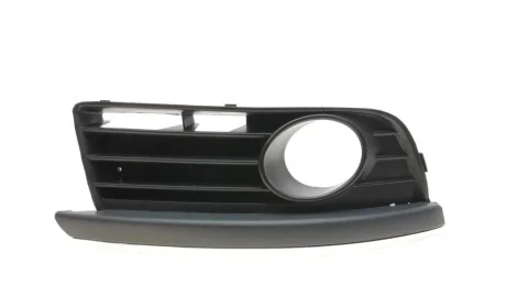 Вставка бампера (під протитуманку) VW Golf V/VI/Jetta III/IV 06- (R) (з хромом) DPA 88530063802