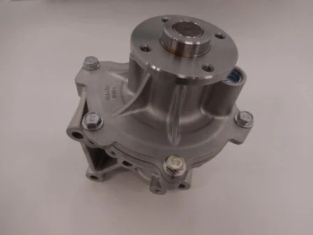 Насос водяний з патрубком Mitsubishi ASX 1.8 DI-D 10-/ Lancer 2.2D 10-/ L200 2.2 DI-D 19-/ Outlander 2.2 DI-D 06-/13- GMB GWM104AH