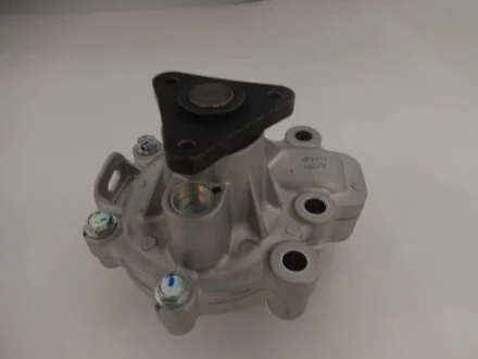 Насос водяний з патрубком та сальником Mazda 2 1.5 14/19-/ 3 1.5/2.0 13-/19-/ 6 2.0/2.5 12- GMB GWMZ79AH