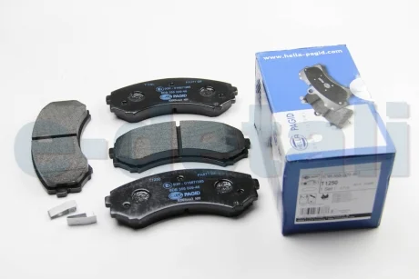 Тормозные колодки пер. Mitsubishi Grandis 04-11/Pajero 90- (sumitomo) HELLA 8DB355009-461