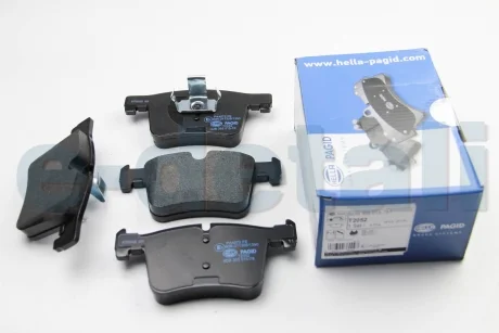 Тормозные колодки дисковые комплект; передняя. HELLA 8DB355015781