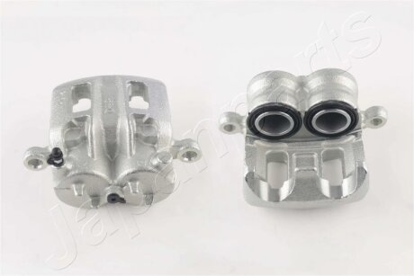 Супорт передн. прав. (SUMITOMO) MITSUBISHI Pajero -07 JAPANPARTS CAL049RJM