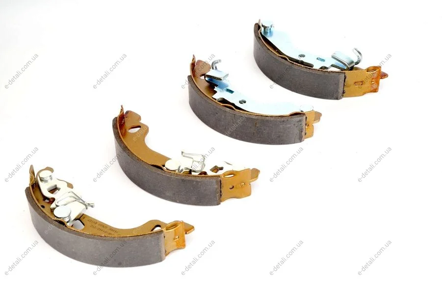 Комплект тормозных колодок из 4 шт. барабанов LPR 07680 (фото 1)