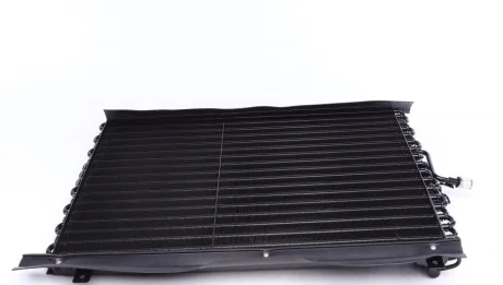 Радіатор кондиціонера MB (S124/W124) 2.0-3.0 84-93 MAHLE / KNECHT AC133000S