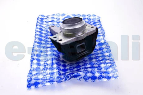 Подушка двигуна з кронштейном перед.Citroen C4/Peugeot 307/308 2.0HDI 08- Пр. Metalcaucho 04763