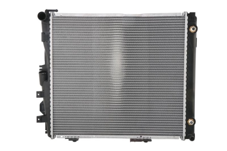 Радиатор охлаждения MERCEDES E-CLASS W 124 (84-) (выр-во) NISSENS 62683A