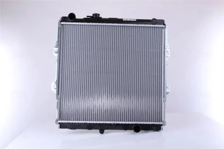 TOYOTA Радіатор охолодження двиг. HILUX VI 2.5 D-4D 01- NISSENS 64598A