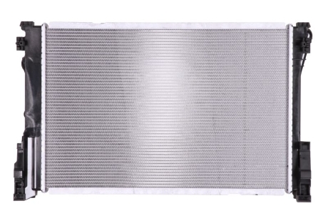 Радиатор охлаждения MERCEDES C, E-CLASS (выр-во) NISSENS 67167 (фото 1)