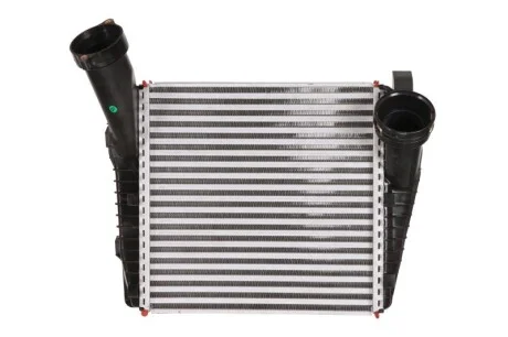 Радиатор интеркулера Audi Q7/VW Touareg 3.0/4.1 03- (L) NRF 30178
