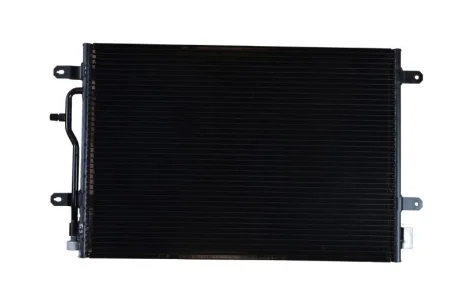 Радіатор кондиціонера Audi A4/A6 00-05 NRF 35404