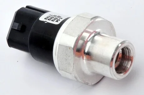 Датчик давления кондиционера Audi A4/A6/ VW Passat 96-05 NRF 38901