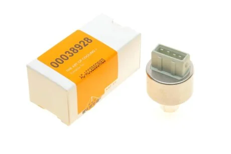 Датчик давления кондиционера Opel Astra F/Omega B/Vectra B 1.6-2.6 94-03 NRF 38928