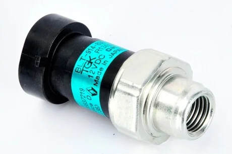 Датчик тиску кондиціонера Renault Laguna I-II/Master II/Scenic I/Megane I 99- NRF 38930