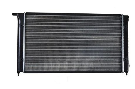 Радиатор охлаждения VW Caddy/Passat 80- (317x525x20) NRF 509501