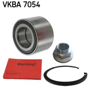 FORD Комплект колісних підшипників перед. RANGER (TKE) 2.2-3.2 4x4 11- SKF VKBA 7054