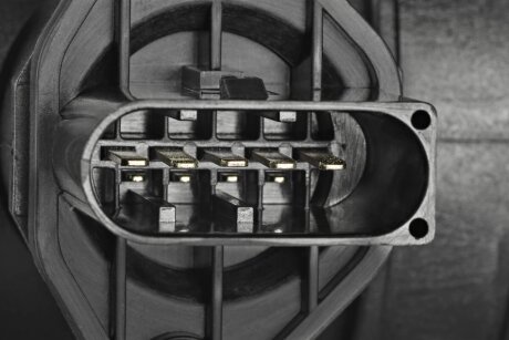 Витратомір повітря VW Passat 1,8 00- SKODA Superb 1,8 02- Valeo 253709