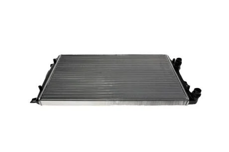 Радіатор охолодження VW Caddy/Golf/Passat/Audi A3/Seat Leon/Altea 1.2-2.0 03-(650x416x34) Valeo 732872